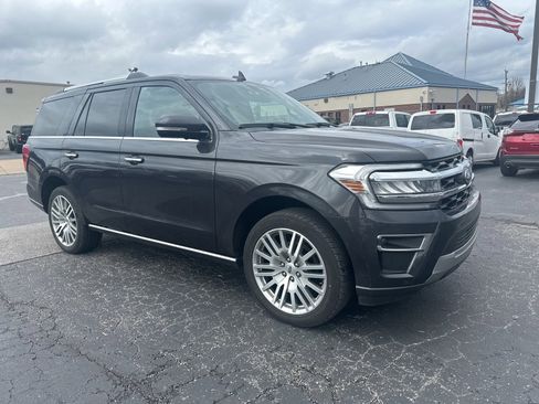 Used 2024 Ford Expedition Limited image 2