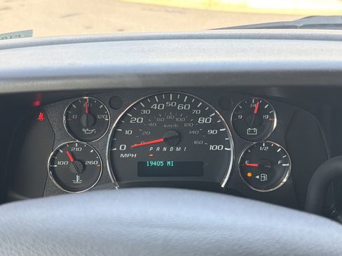 Used 2024 GMC Savana 2500 w/ Driver Convenience Package RWD image 21