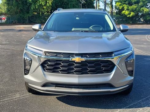 Certified 2026 Chevrolet Trax LT w/ Driver Confidence Package FWD image 2