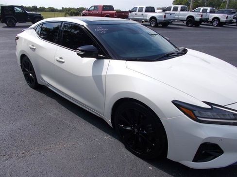 Used 2023 Nissan Maxima SR w/ Sport Mat Group FWD image 11
