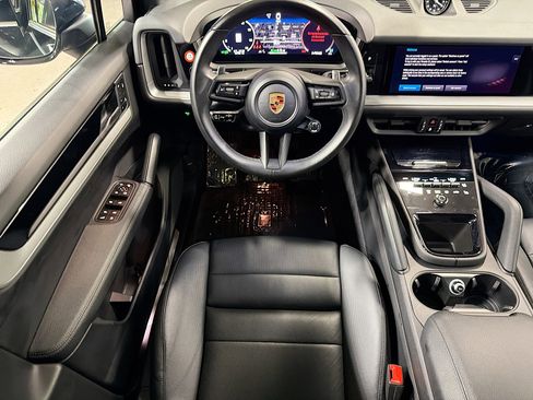 Certified 2024 Porsche Cayenne AWD/4WD image 16