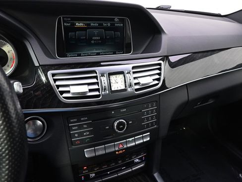 Used 2016 Mercedes-Benz E 350 4MATIC Sedan image 24