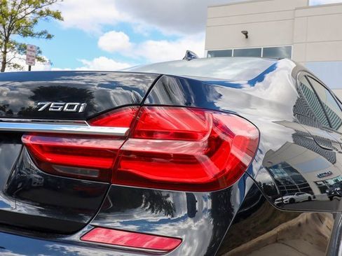 Used 2017 BMW 750i xDrive image 34