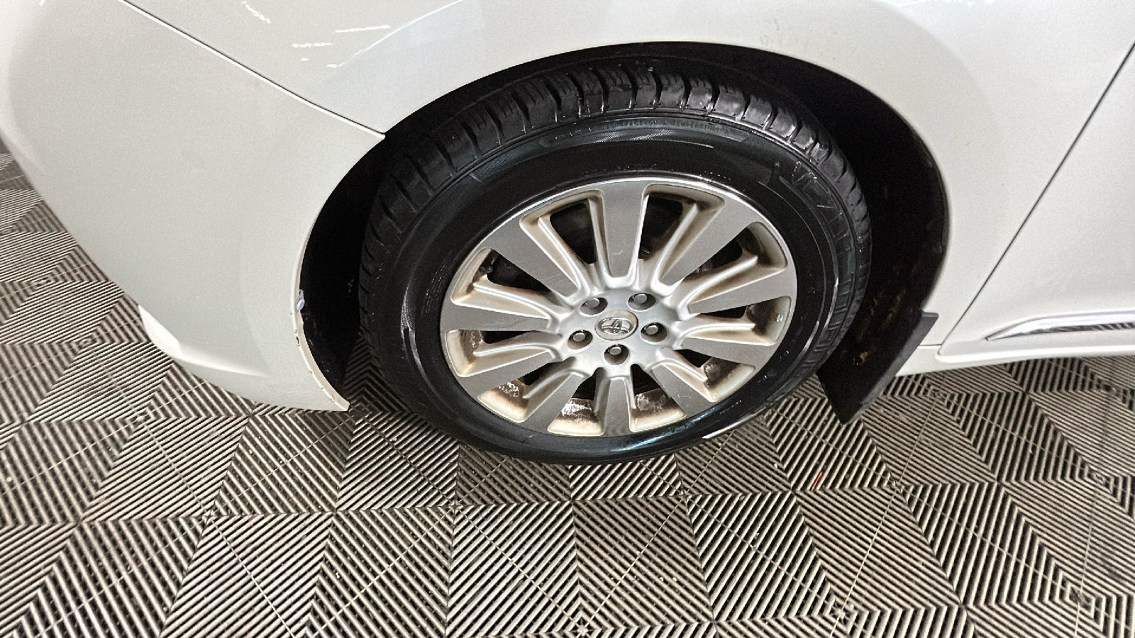 Used 2015 Toyota Sienna XLE Premium AWD/4WD image 11