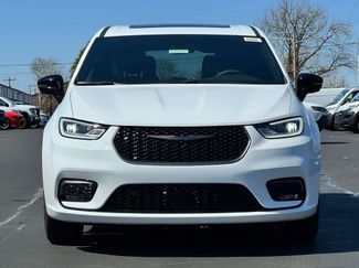 New 2026 Chrysler Pacifica Select video 2