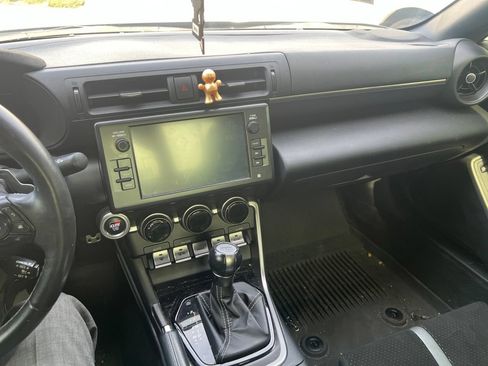 Used 2022 Toyota GR86 Premium w/ ALL Weather Mat Package (TMS) RWD image 12
