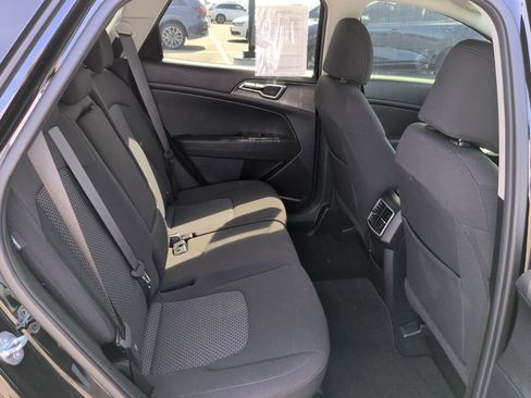 Used 2025 Kia Sportage LX FWD image 12