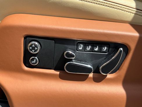 Used 2024 Bentley Bentayga Extended Wheelbase AWD/4WD image 21