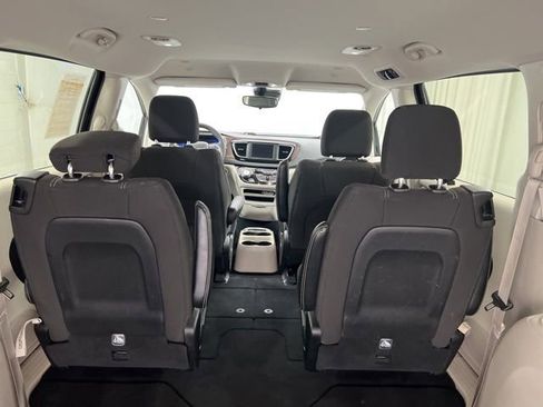 Used 2023 Chrysler Voyager LX FWD image 10