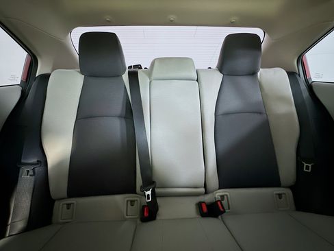 Used 2022 Toyota Corolla LE FWD image 29