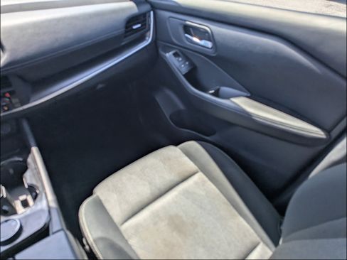Used 2025 Nissan Rogue SV AWD/4WD image 15