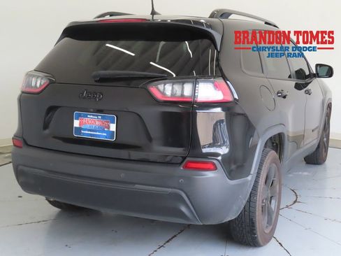Used 2021 Jeep Cherokee Latitude Plus FWD image 3