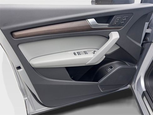 Used 2022 Audi Q5 2.0T Premium w/ Convenience Package image 32