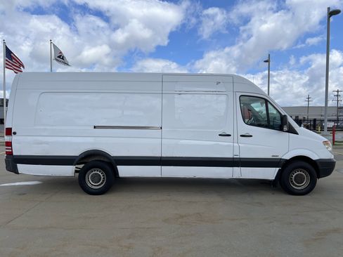 Used 2013 Mercedes-Benz Sprinter 2500 image 7