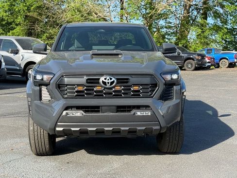Used 2024 Toyota Tacoma TRD Sport AWD/4WD image 9
