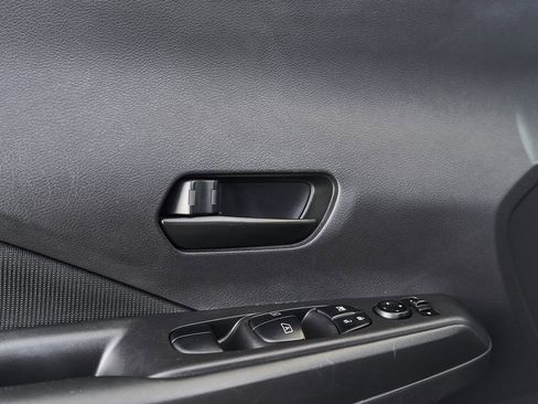 Used 2021 Nissan Kicks S image 18