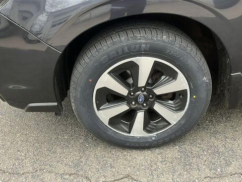 Used 2017 Subaru Forester 2.5i Premium image 11