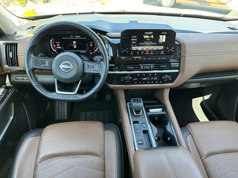 Certified 2025 Nissan Pathfinder Platinum FWD image 25