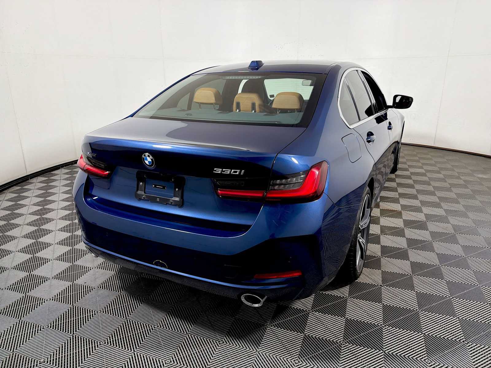Used 2024 BMW 330i xDrive Sedan w/ Convenience Package AWD/4WD image 6