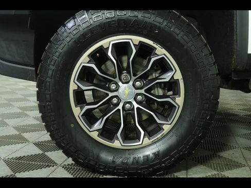 Used 2018 Chevrolet Colorado ZR2 image 9