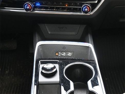 Used 2025 Chevrolet Equinox ACTIV w/ Safety and Technology Package image 25