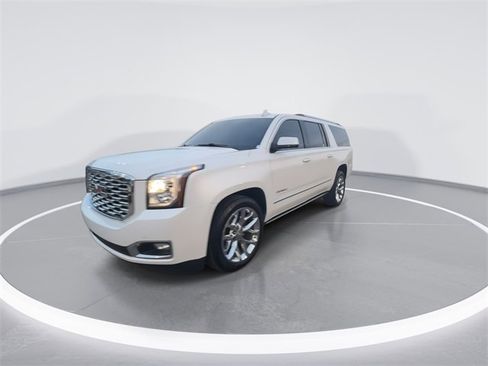 Used 2020 GMC Yukon XL Denali w/ Denali Premium Package image 4
