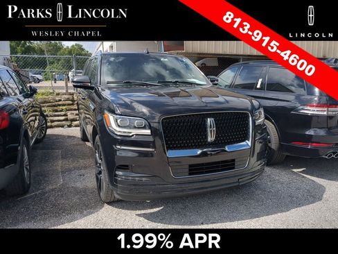 Used 2023 Lincoln Navigator L Reserve RWD image 3