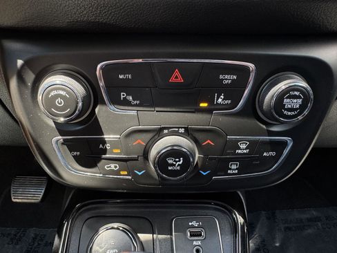 Used 2021 Jeep Compass Limited AWD/4WD image 23