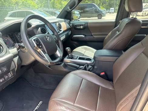Used 2021 Toyota Tacoma Limited RWD image 9