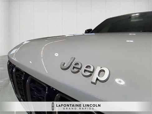 Used 2024 Jeep Grand Cherokee L Limited image 9