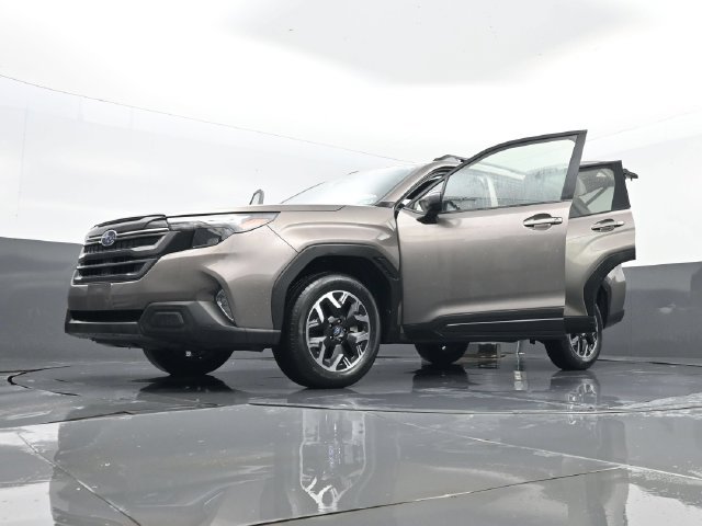 Used 2025 Subaru Forester Premium AWD/4WD image 34