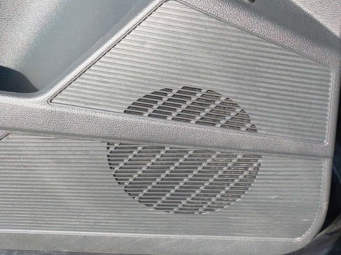 Used 2024 Volkswagen Taos SE image 23