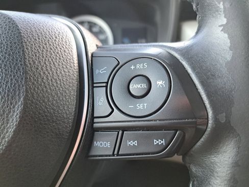 Used 2022 Toyota Corolla Cross LE image 19