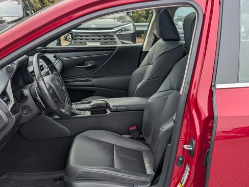 Used 2019 Lexus ES 300h w/ Premium Package image 12