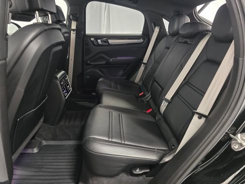 Certified 2023 Porsche Cayenne Platinum Edition AWD/4WD image 19