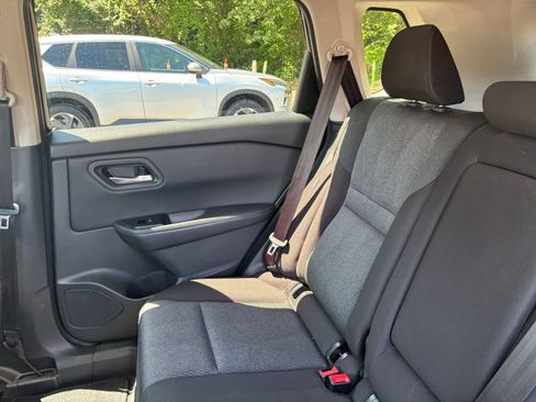 Used 2025 Nissan Rogue SV FWD image 41