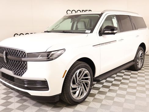 New 2026 Lincoln Navigator Premiere AWD/4WD image 11
