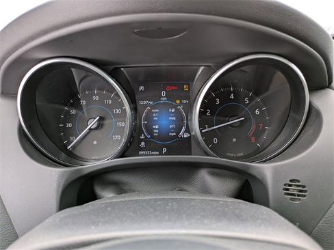 Used 2018 Jaguar XE Premium image 12