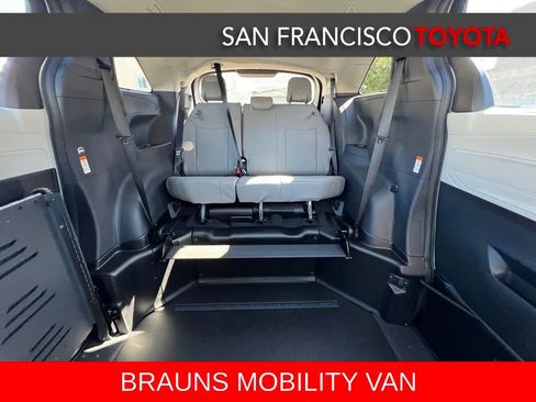 Used 2026 Toyota Sienna XLE FWD image 20