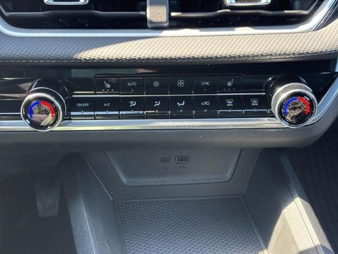 New 2026 Chevrolet Equinox LT FWD image 18