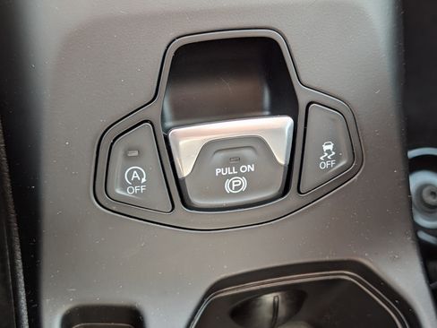 Used 2023 Jeep Renegade Altitude w/ Sun/Sound Group AWD/4WD image 28