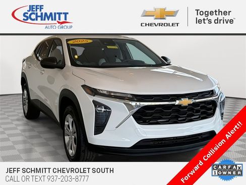 Certified 2025 Chevrolet Trax LS image 1