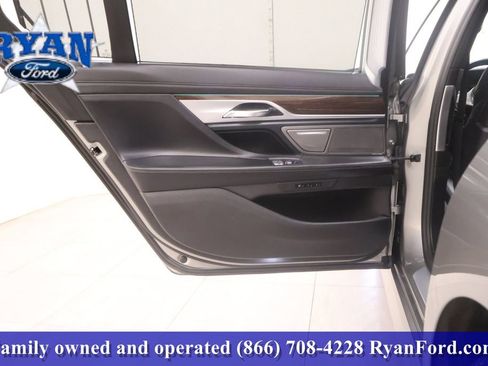 Used 2022 BMW 750i xDrive w/ Executive Package image 11