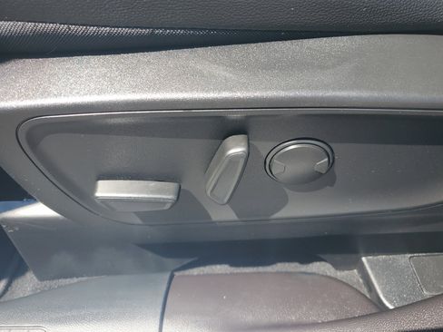 Used 2023 Ford Escape Platinum w/ Premium Technology Package image 4