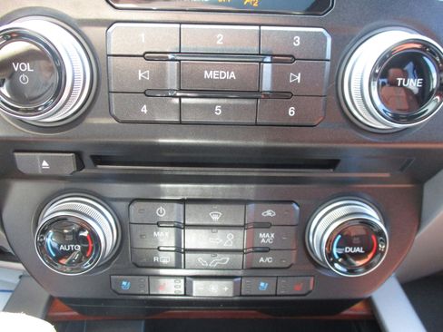 Used 2018 Ford F150 King Ranch w/ Equipment Group 601A Luxury AWD/4WD image 34