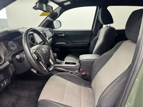 Used 2021 Toyota Tacoma TRD Sport w/ Technology Package RWD image 9