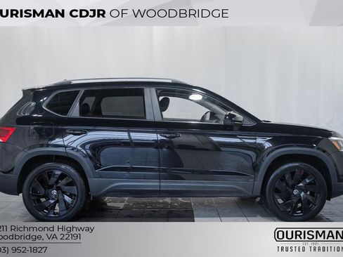 Used 2023 Volkswagen Taos SE w/ Black Wheel Package AWD/4WD image 3