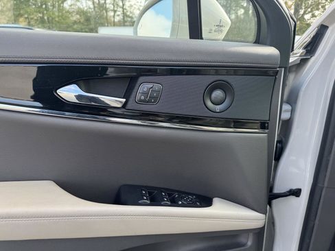 Used 2022 Lincoln Nautilus Reserve w/ Equipment Group 201A image 6