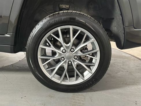 Used 2024 Jeep Grand Cherokee Summit AWD/4WD image 10