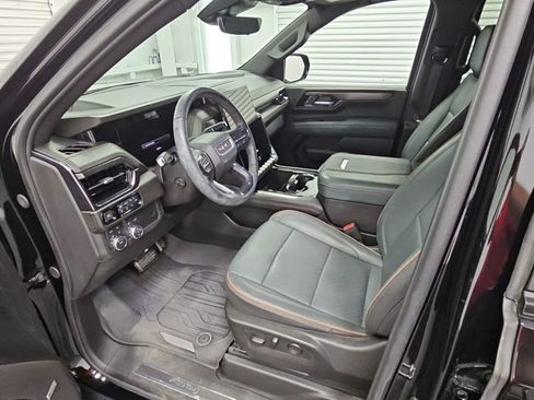 Used 2025 GMC Yukon XL AT4 w/ AT4 Premium Package AWD/4WD image 11